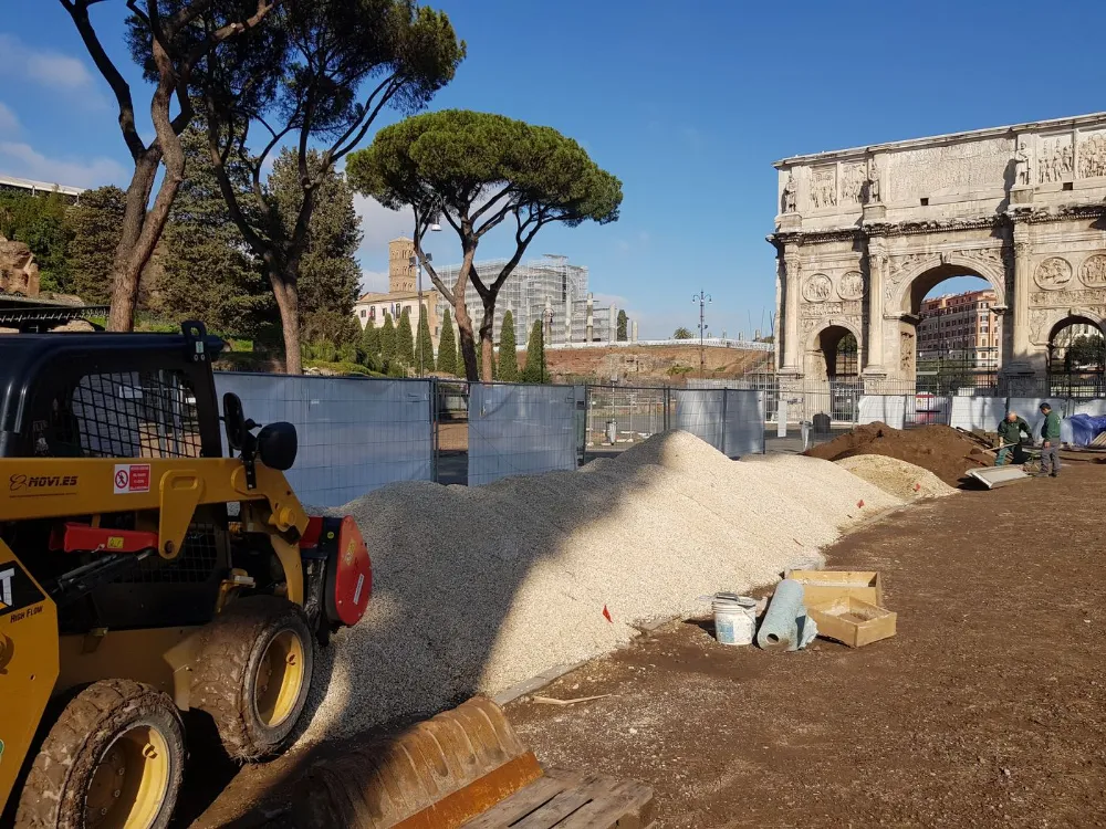 Aggregate piles and the Arch of Constantine — reference for the shot